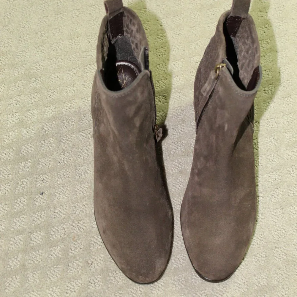 Joie Women's Size 8 Brown Suede Ankle w Weave Detail on Ankle Boots